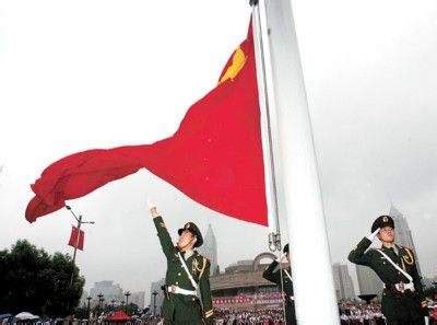 上海二十万青少年圆了“升旗梦”-团委