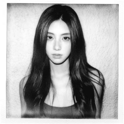 温柔脆弱女生头像