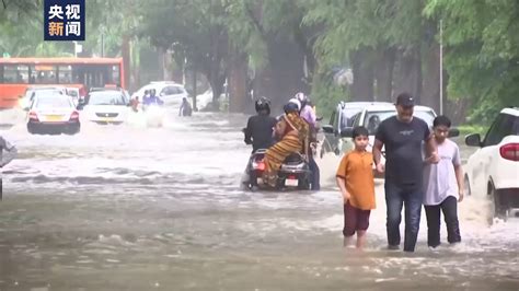 印度北部暴雨还在持续！泥石流摧毁多栋房屋 91人死亡_凤凰网视频_凤凰网
