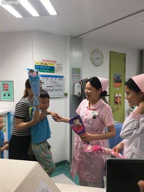护士姐姐辛苦了！儿童医院被温情告白攻陷-天使风采-深圳市儿童医院