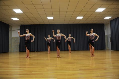 青岛拉丁舞艺考培训班收费一般多少 在山东如何选择拉丁舞培训班_2023舞蹈艺考最新资讯-舞蹈艺考培训就在舞研艺考！