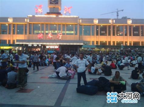 从漯河火车站到郑州的汽车从哪里座？晚上最晚几点有车-