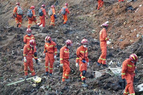 东方航空波音737客机广西藤县坠毁现场：救援工作进行中|广西|民警|波音737_新浪新闻