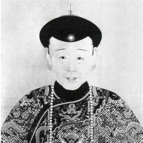 清朝皇后画像：图3为清朝的第一位皇后，而她最后惨淡收场！