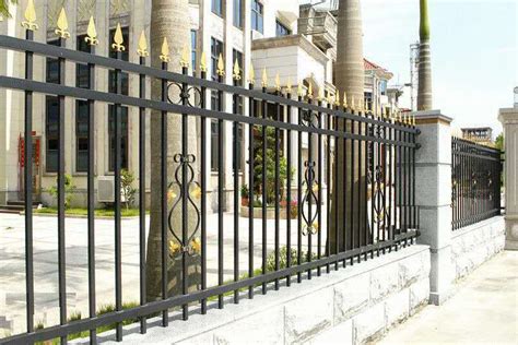 厂家批发建筑锌钢护栏 铁艺围墙护栏 热镀锌方通喷涂锌钢围栏-阿里巴巴