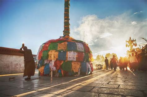 西藏布达拉宫迎新年第一缕阳光-大河网