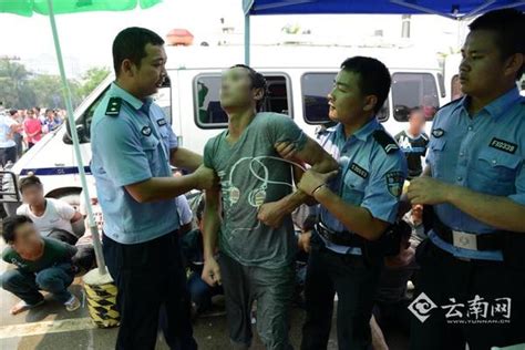 云南泼水节上23男子被抓：对女性袭胸摸腰(图)|民警|便衣_凤凰资讯