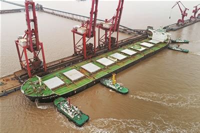 中国香港籍“和平”轮停靠舟山港定海老塘山港区 --中国水运报数字报·中国水运网