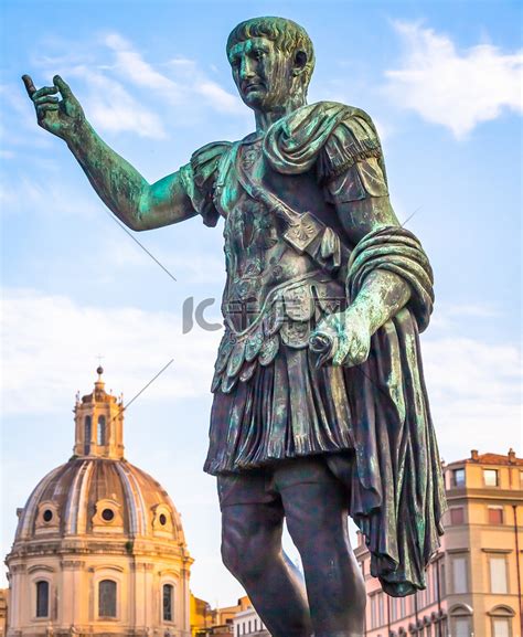 意大利罗马的凯撒皇帝雕像。高清摄影大图-千库网