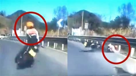 实拍：26岁女车手弯道超车失控 速度过快撞向护栏_凤凰网视频_凤凰网