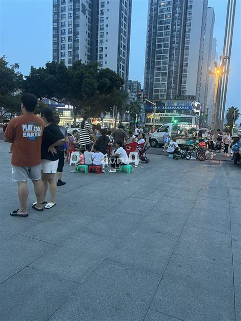 谁能管管雅河街十字路口的摆摊设点-群众呼声-四川省网上群众工作平台-德阳市市长