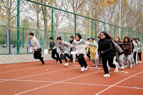 大学体育课高清图片下载-正版图片500383209-摄图网