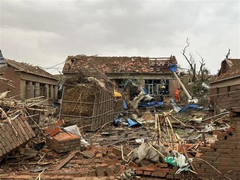 辽宁铁岭遭龙卷风袭击致13人受伤 ，面对自然灾害如何自救互救？
