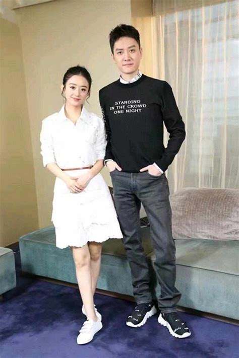赵丽颖冯绍峰婚后首合体 持烟花拍广告氛围甜蜜
