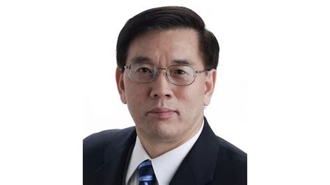 国际货币基金组织前秘书长林建海受聘上海外国语大学顾问教授