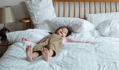 小孩老是睡觉正常吗？这些情况要注意，附不同月龄宝宝睡眠时间表