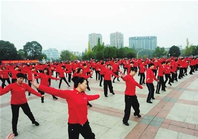 在上海跳广场舞的美国大妈：舞蹈里有真实的中国_长江云 - 湖北网络广播电视台官方网站