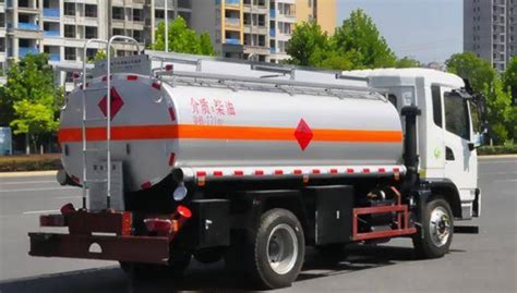 东风多利卡5吨油罐车图片-程力油罐车厂家