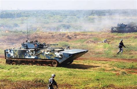 士兵突击！国产VN-16两栖装甲车装备泰国陆军，这项性能世界第一_凤凰网视频_凤凰网