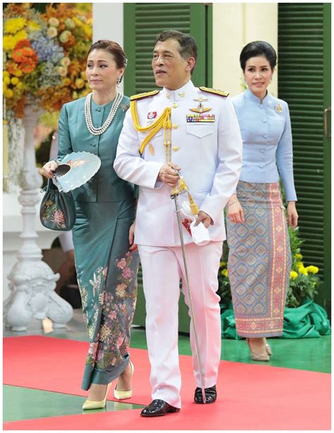 传68岁泰国国王再当爸 神秘妃子诞下小王子_手机新浪网