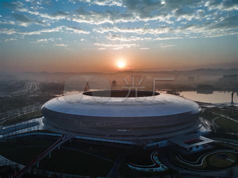 鸟巢能容纳多少人,世界上最大的10个体育场，第一是谁？-今日头条娱乐新闻网