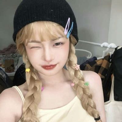 比较温柔点头像女生