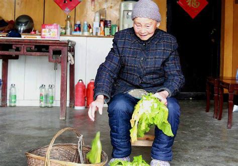 走进13个农村百岁老人的家，看看长寿有啥秘诀|吴秀莲|黄湾镇|老伴_新浪新闻