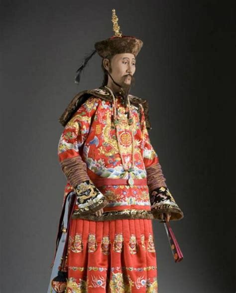 清朝皇帝蜡像，清太祖英姿飒爽，乾隆气宇轩昂，看到同治不淡定