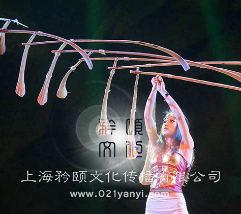 上海一根羽毛平衡术表演-上海杂技表演_公关活动策划-一站式服务-矜颐文化传播有限公司