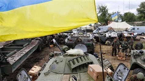 俄乌战争一触即发？50个战场战术群集结，数千辆坦克装甲支援|乌克兰|俄罗斯|坦克_新浪新闻