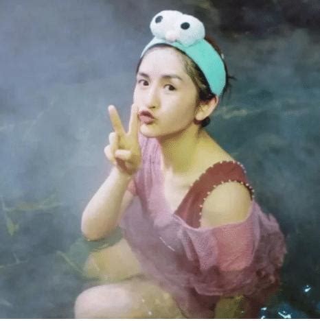 谢娜泳衣甜美女生头像