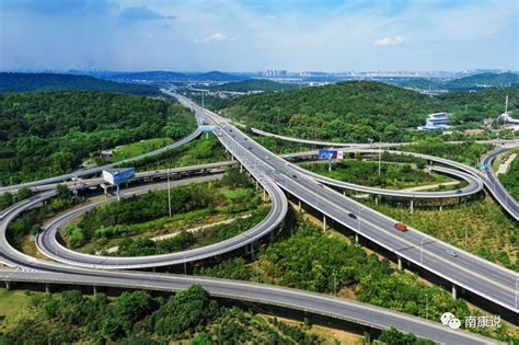 江西赣州：四通八达的赣南大道高架快速路 | 红色资讯