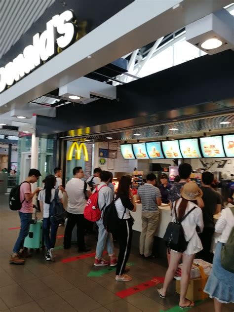 麦当劳在广州开了家惊爆眼球的“未来餐厅”
