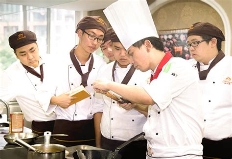 我院工会组织开展教职工厨艺培训活动-长垣烹饪职业技术学院