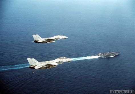 红海上空的F-14战机 美军航母组成“沙漠盾牌”中的核心战斗力__凤凰网