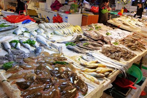 我在埠西海鲜市场待了一整天，拍下了这样的一幕|海鲜|顾客|叫卖声_新浪新闻