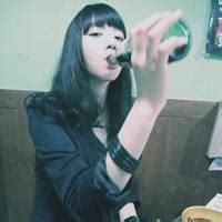 非主流女生喝酒头像
