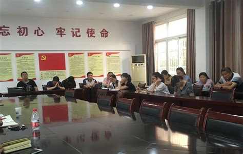 泾县二中留守儿童服务中心全体教师参加“智慧黑板”教学应用培训