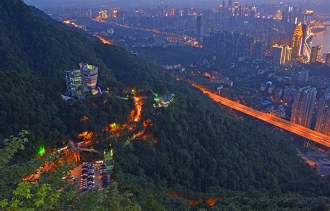 乘轨道 游重庆丨自然景观、人文历史……你想去的这两条线上都有 - 封面新闻