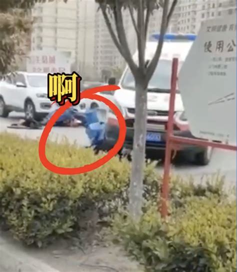 外卖员出车祸后倒地，又遭120急救车再次碾压！_杭州网