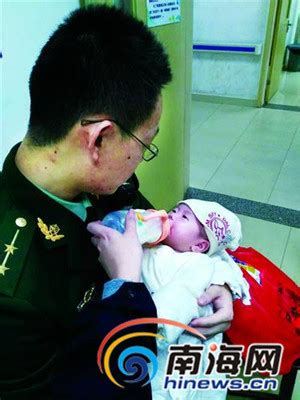 父母在哪里！健康女婴被弃文昌路边 民警当奶爸-新闻中心-南海网