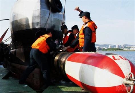 中国新一款重点型号鱼雷在湖上试验场试射成功_资讯_凤凰网