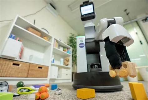 一款专门整理房间的智能机器人，可以整理得干干净净！