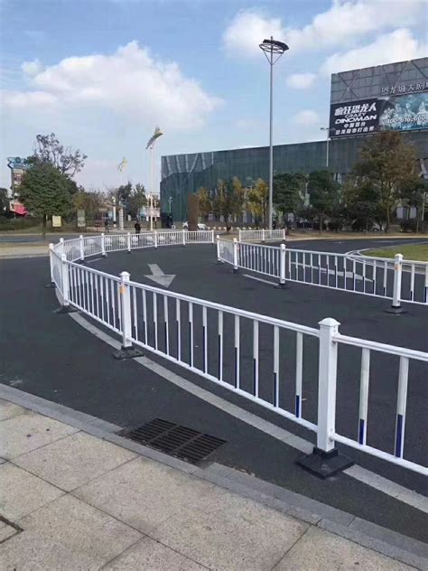 市政护栏马路公路交通防护栏城市人行道防撞隔离栅栏交通道路护栏-阿里巴巴