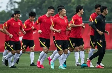 激动！中国足球传来好消息：大连人做出难得决定，国足成大赢家|足球报|大连|中国足球_新浪新闻