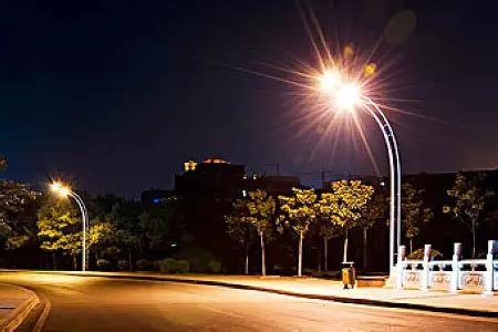 现代诗：一盏路灯的心事 - 现代诗歌 - 中华文艺网.net