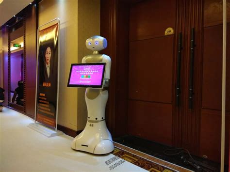 智能营销机器人未来发展趋势_广州澳博信息科技有限公司_送餐机器人_迎宾机器人_营销广告机器人_服务机器人