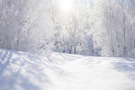 大雪天气行驶在厚厚的积雪马路上mp4格式视频下载_正版视频编号3528159-摄图网