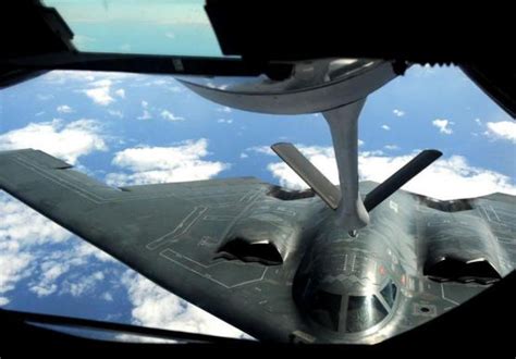 美B-52飞入东海识别区 军方：全程监视_精选要闻_大众网