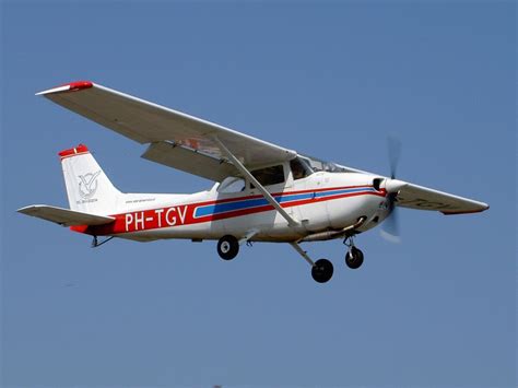 Cessna 172 Cessna Aircraft Cessna Cessna 172 Skyhawk | Images and ...